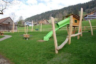 Hotelli Hirschen Guesthouse   Village