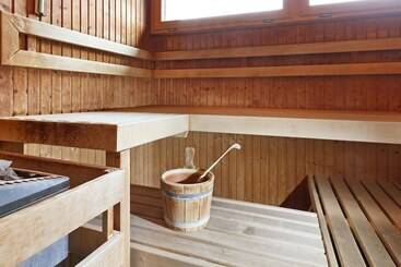 Hotelli Hirschen Guesthouse   Village