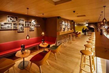 Hotelli Hirschen Guesthouse   Village