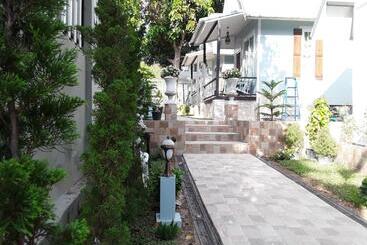 هتل Sky Cottage Bungalow