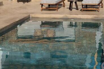 هتل Trinity Mykonos Beachfront Villa