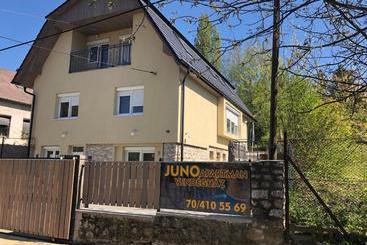 פנסיון Juno Apartman Vendégház