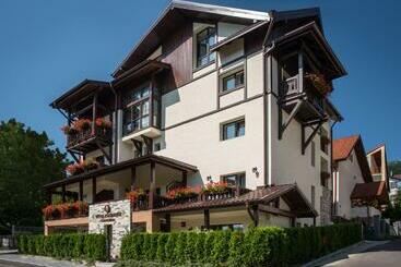 پانسیون Uphill Residence