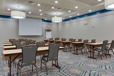 هتل Drury Inn & Suites Gainesville