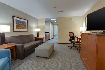 هتل Drury Inn & Suites Gainesville