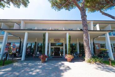 هتل Golfo Del Sole