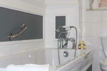 هتل The Town House