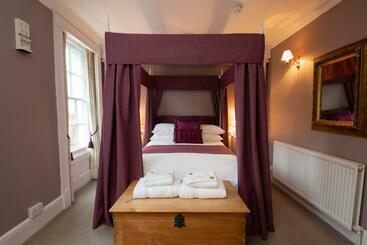 هتل The Town House