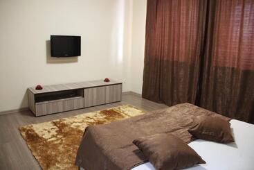 Cross Apartments And Tours