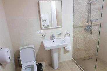 Cross Apartments And Tours