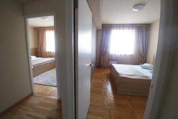 Cross Apartments And Tours