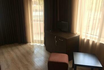 پانسیون Family Hotel Neliya
