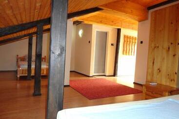 پانسیون Guest House The House
