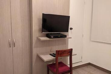 پانسیون Manakin Hostal & Resto