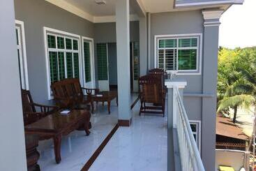 پانسیون Kampongbay Makeng Ii Guesthouse