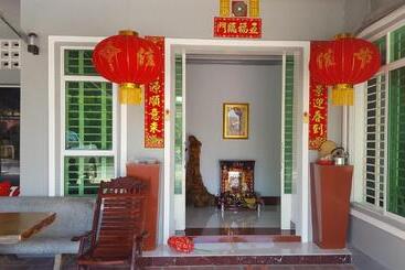 پانسیون Kampongbay Makeng Ii Guesthouse