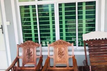پانسیون Kampongbay Makeng Ii Guesthouse
