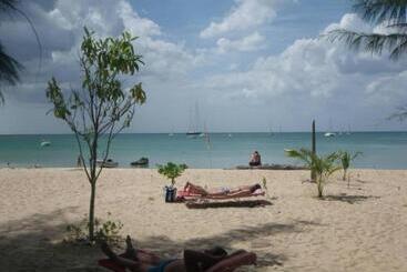 پانسیون Naiyang Seaview Place Resort