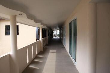 پانسیون Naiyang Seaview Place Resort