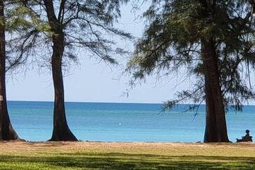 پانسیون Naiyang Seaview Place Resort