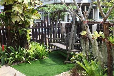 پانسیون Naiyang Seaview Place Resort