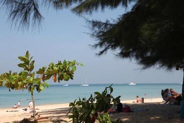 پانسیون Naiyang Seaview Place Resort