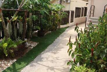 پانسیون Naiyang Seaview Place Resort