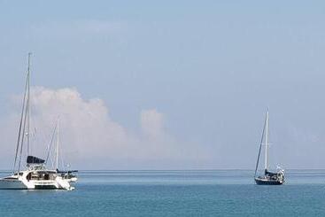 پانسیون Naiyang Seaview Place Resort