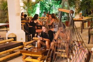 پانسیون Paradise Project Hostal