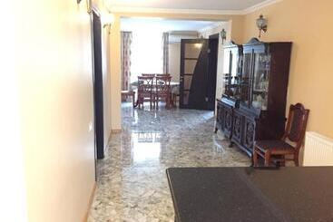 پانسیون Sister's Warm Guest House