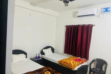 هاستل Gaurav Guest House