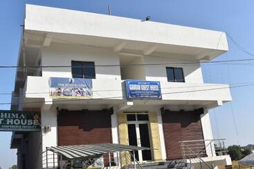 هاستل Gaurav Guest House