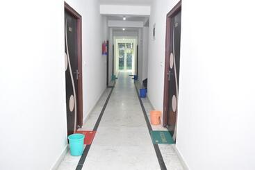 هاستل Gaurav Guest House