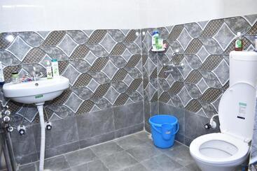 هاستل Gaurav Guest House