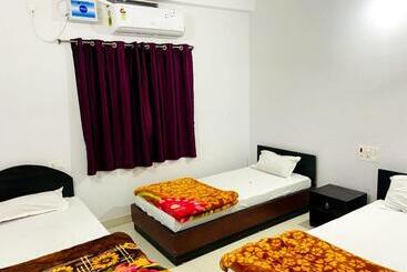 هاستل Gaurav Guest House