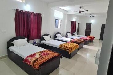هاستل Gaurav Guest House