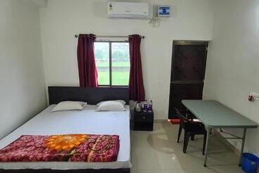 هاستل Gaurav Guest House