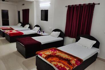 هاستل Gaurav Guest House