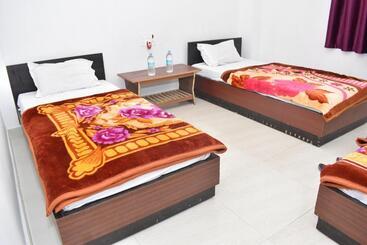 هاستل Gaurav Guest House