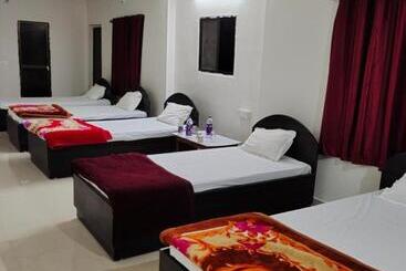 هاستل Gaurav Guest House