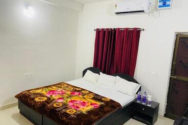 هاستل Gaurav Guest House