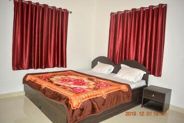 هاستل Gaurav Guest House