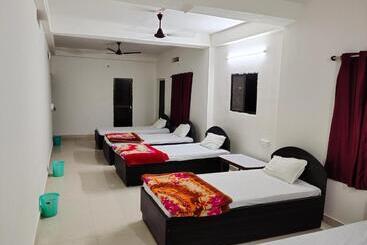 هاستل Gaurav Guest House