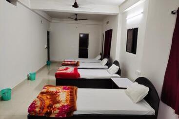 هاستل Gaurav Guest House