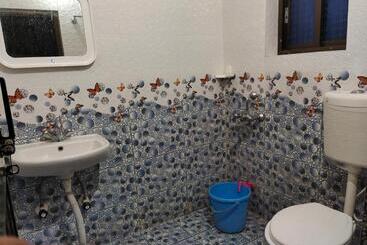 هاستل Gaurav Guest House