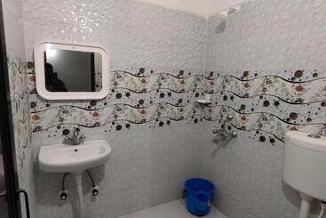 هاستل Gaurav Guest House