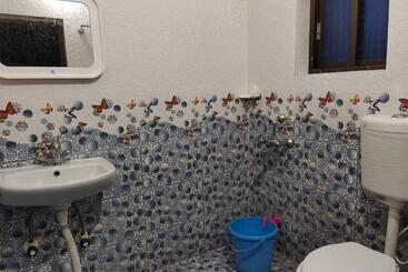 هاستل Gaurav Guest House