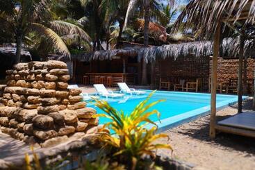 هاستل Nómada Del Mar Máncora   Playa & Piscina
