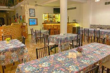 هاستل Whale House