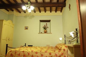 هتل Agriturismo Il Girasole